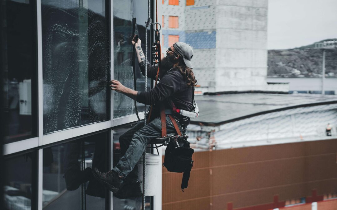 3 Common Emergency Scenarios in High-Rise Window Cleaning