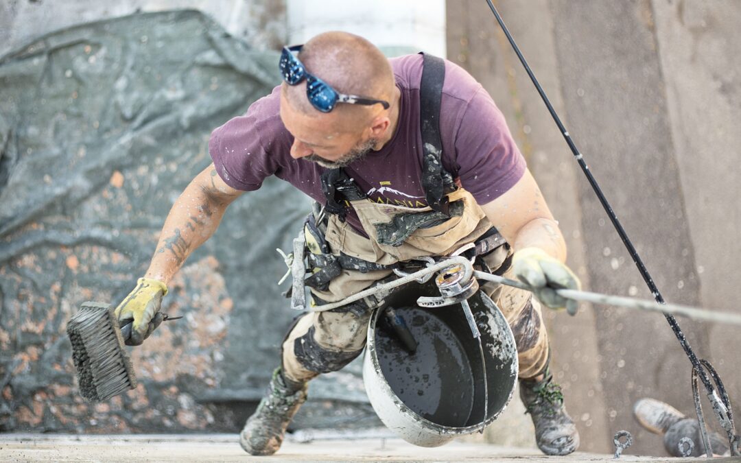 Rope Access vs Scaffolding: Which Is Better for Building Maintenance?